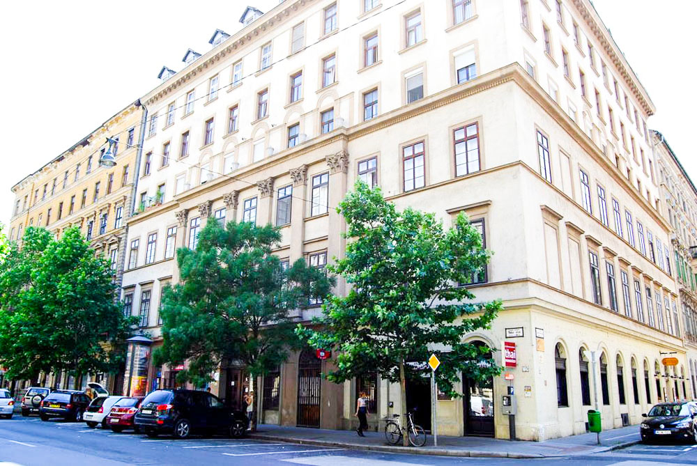 بيت شباب بودابست سنتروم